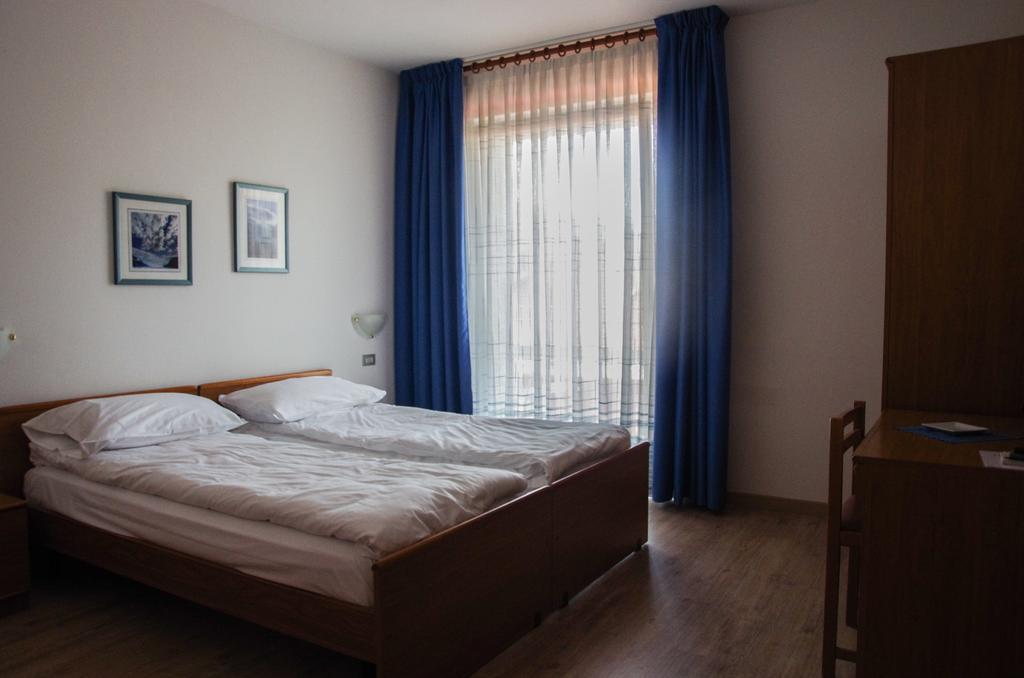 Hotel Villa Al Vento Torbole Sul Garda ภายนอก รูปภาพ