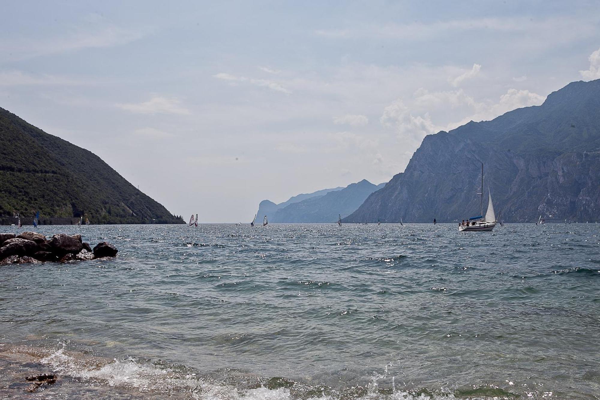 Hotel Villa Al Vento Torbole Sul Garda ภายนอก รูปภาพ