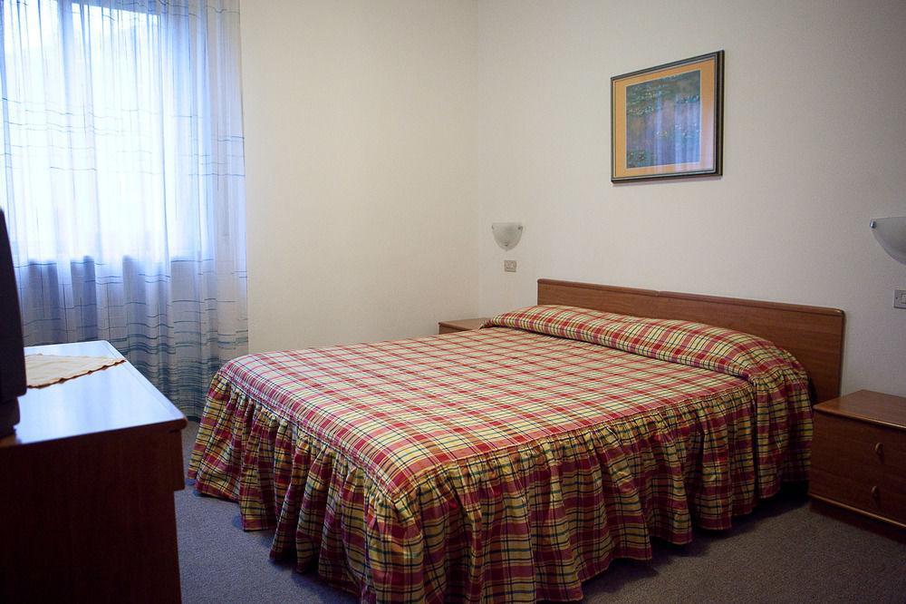 Hotel Villa Al Vento Torbole Sul Garda ภายนอก รูปภาพ