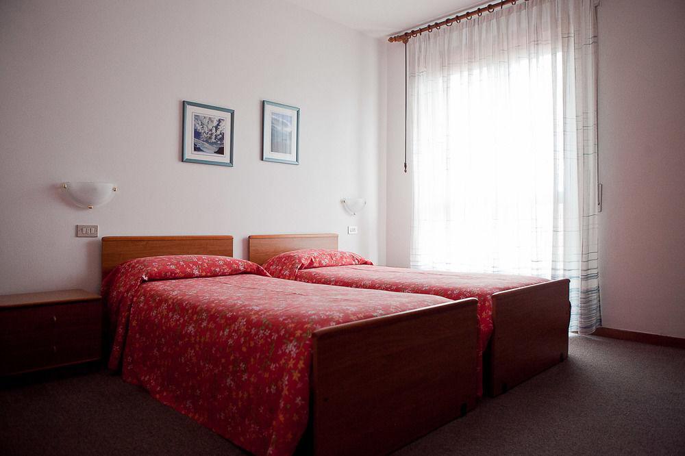 Hotel Villa Al Vento Torbole Sul Garda ภายนอก รูปภาพ