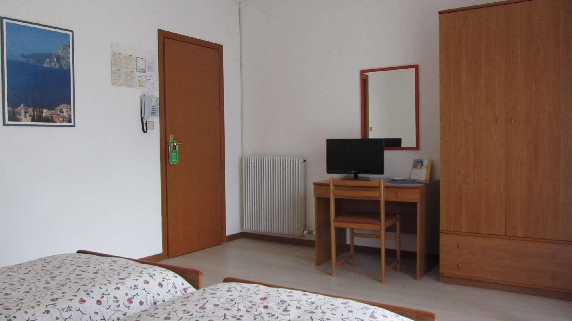 Hotel Villa Al Vento Torbole Sul Garda ภายนอก รูปภาพ