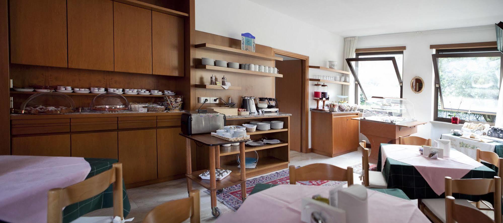 Hotel Villa Al Vento Torbole Sul Garda ภายนอก รูปภาพ