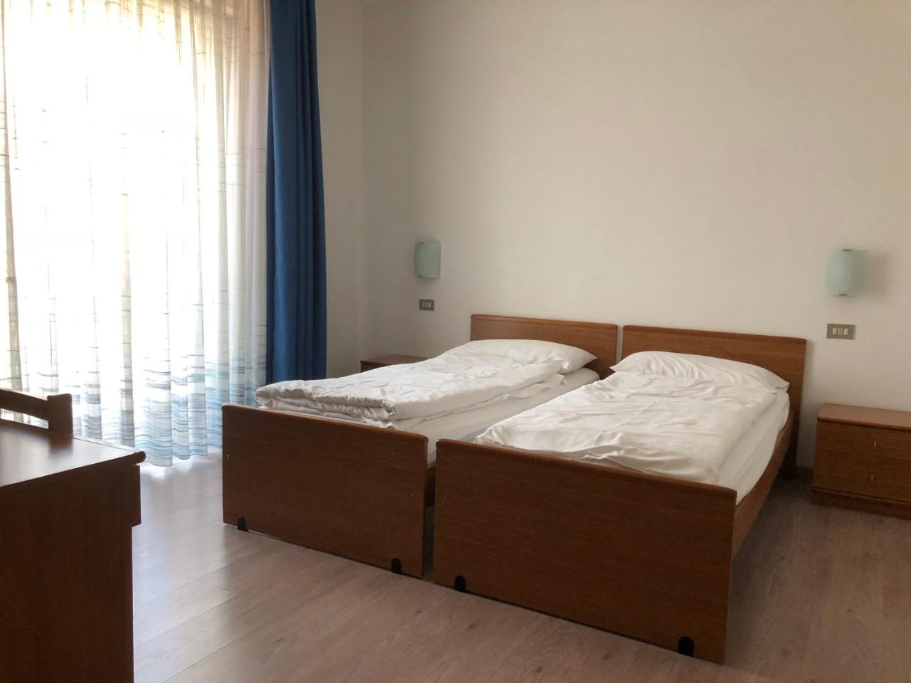 Hotel Villa Al Vento Torbole Sul Garda ภายนอก รูปภาพ